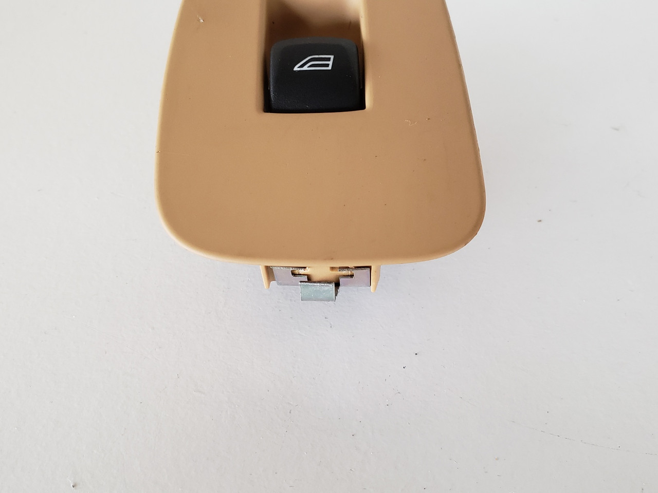 19 Volvo XC60 31433408 Left Rear Passenger Window Switch OEM 19 Volvo XC60 31433408 Left Rear Passenger Window Switch OEM