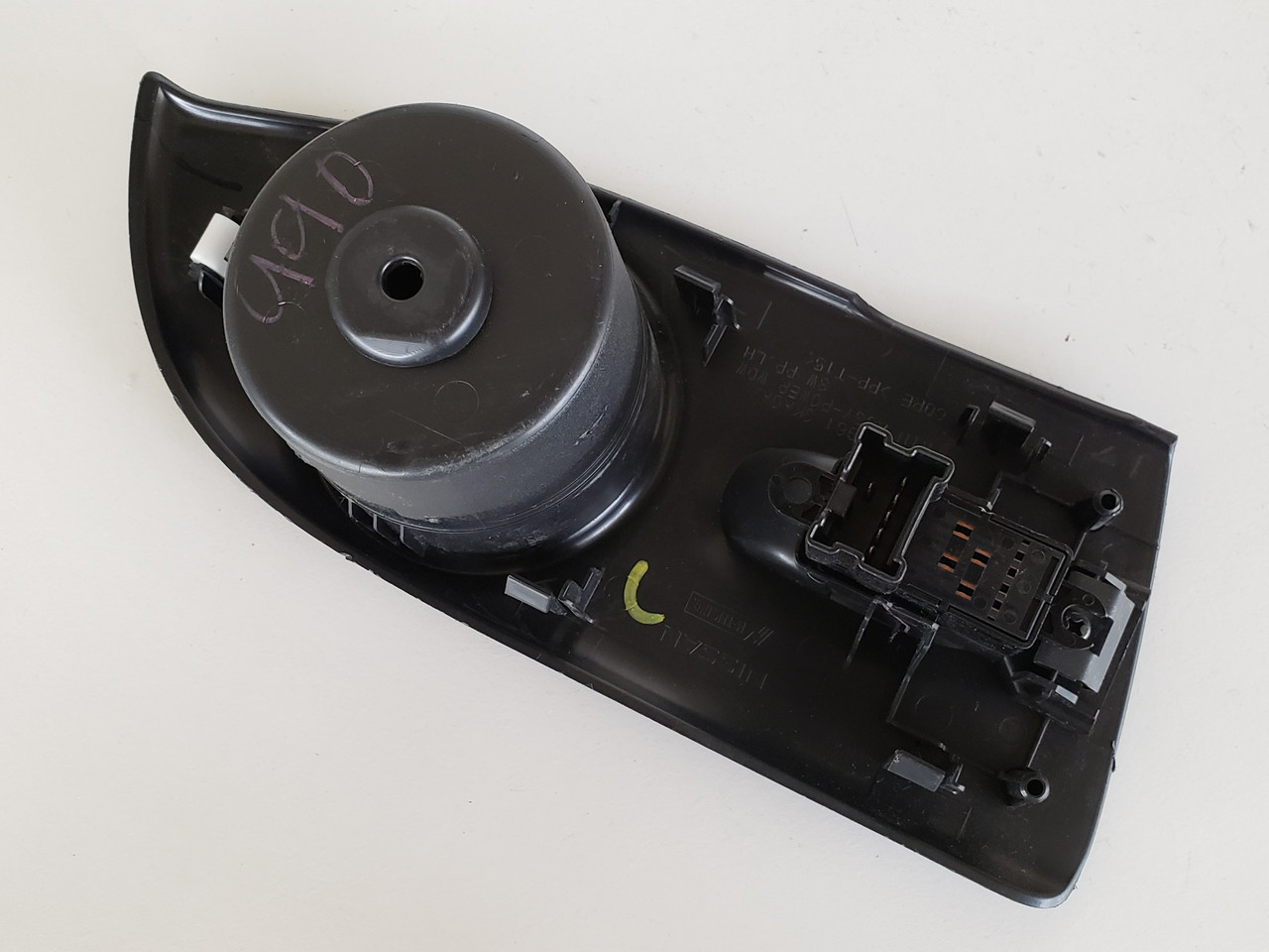 13-20 Nissan Pathfinder 25411 3TA3A Left Rear Passenger Window Switch OEM 13-20 Nissan Pathfinder 25411 3TA3A Left Rear Passenger Window Switch OEM