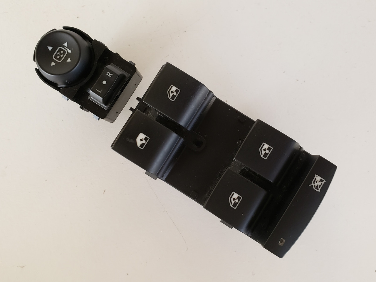 10-16 Chevy Equinox 25983673 Drivers Side Left Master Window & Mirror Switch OEM 10-16 Chevy Equinox 25983673 Drivers Side Left Master Window & Mirror Switch OEM