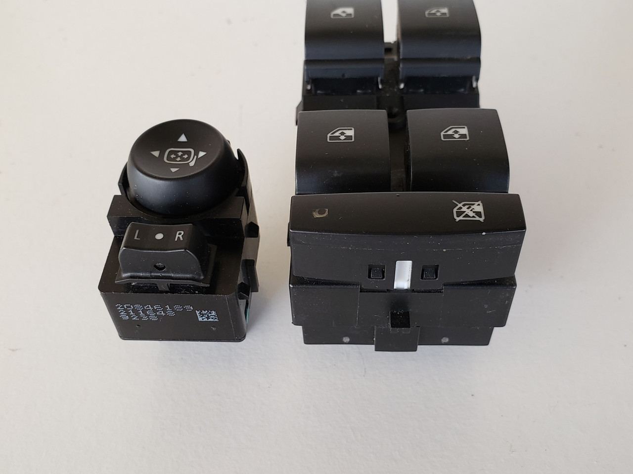 10-16 Chevy Equinox 25983673 Drivers Side Left Master Window & Mirror Switch OEM 10-16 Chevy Equinox 25983673 Drivers Side Left Master Window & Mirror Switch OEM