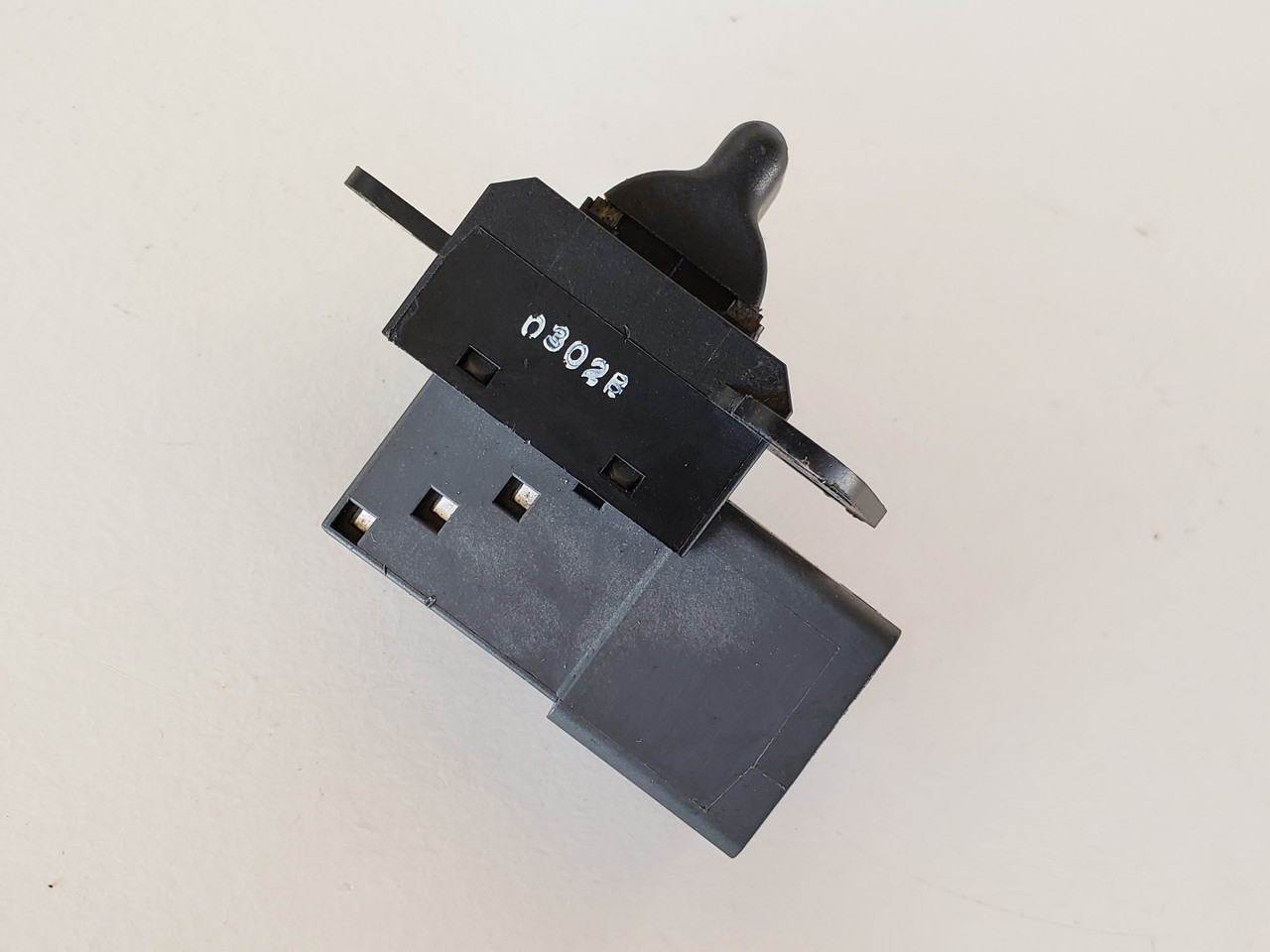 01-03 Chrysler Voyager P04685844AA Drivers Side Left Master Window Switch OEM