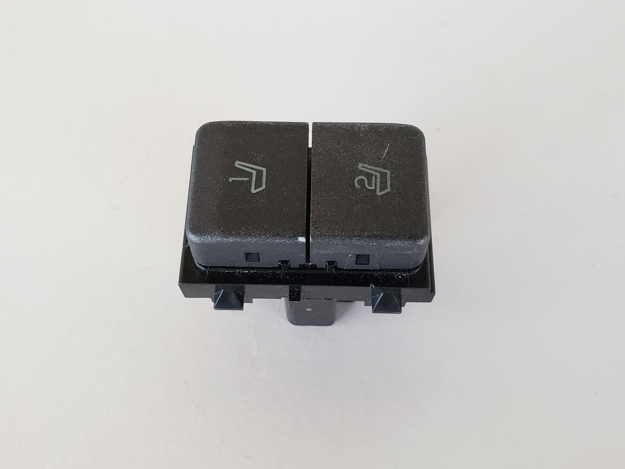 09-12 Lincoln MKS 8A5T-14776-AAW Drivers Side Left Memory Seat Switch OEM 09-12 Lincoln MKS 8A5T-14776-AAW Drivers Side Left Memory Seat Switch OEM