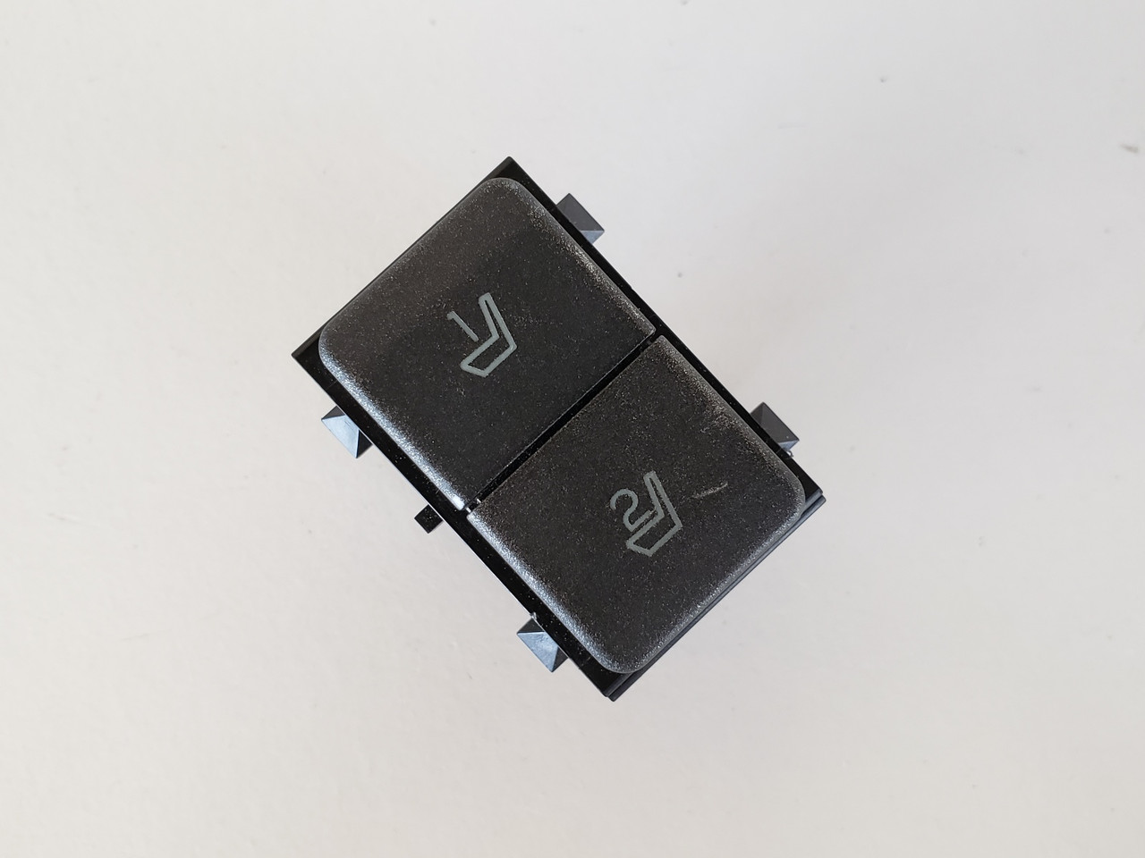 09-12 Lincoln MKS 8A5T-14776-AAW Drivers Side Left Memory Seat Switch OEM 09-12 Lincoln MKS 8A5T-14776-AAW Drivers Side Left Memory Seat Switch OEM