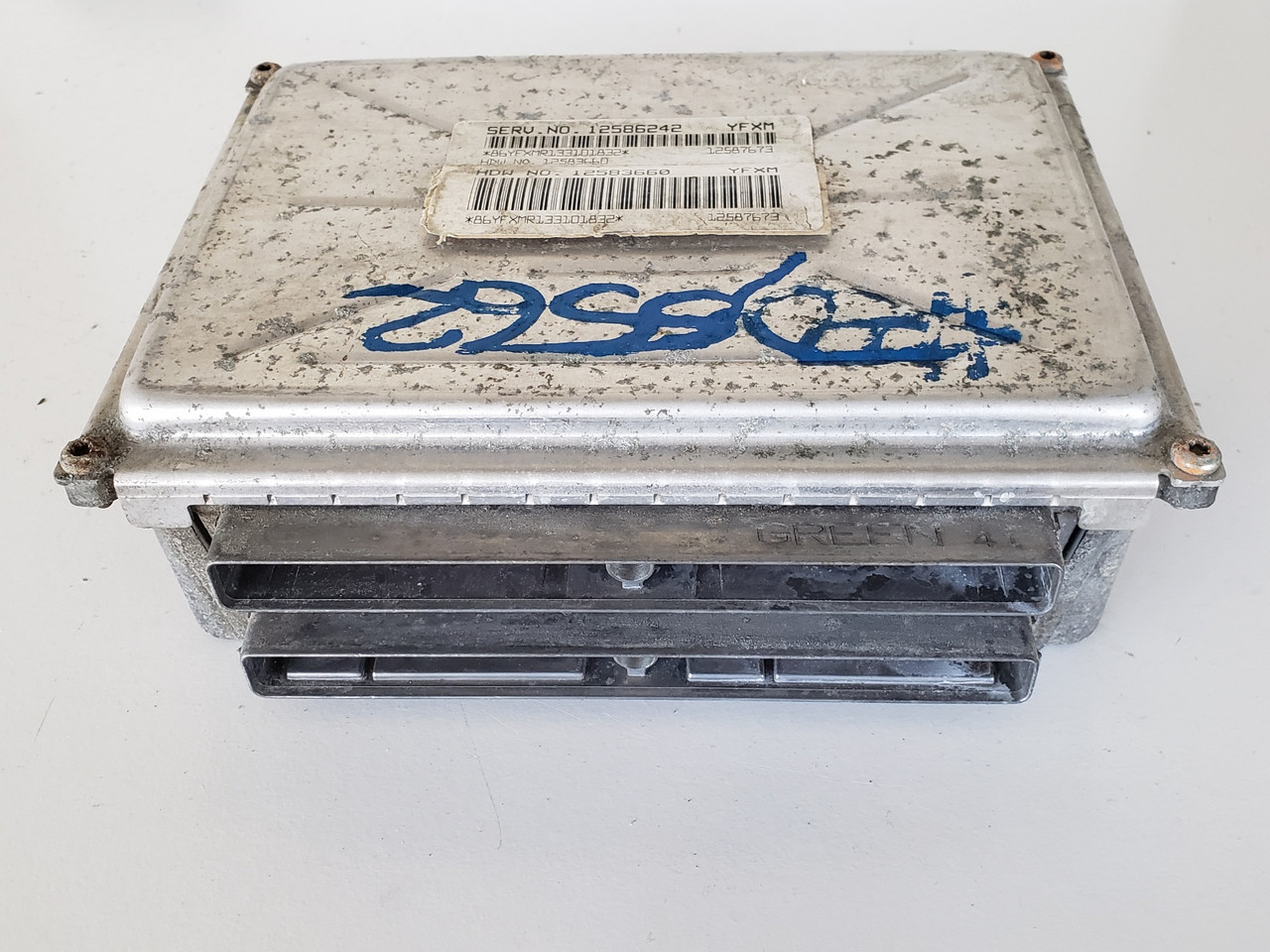 2004 Cadillac Escalade 12586242 Computer Brain Engine Control ECU ECM EBX Module