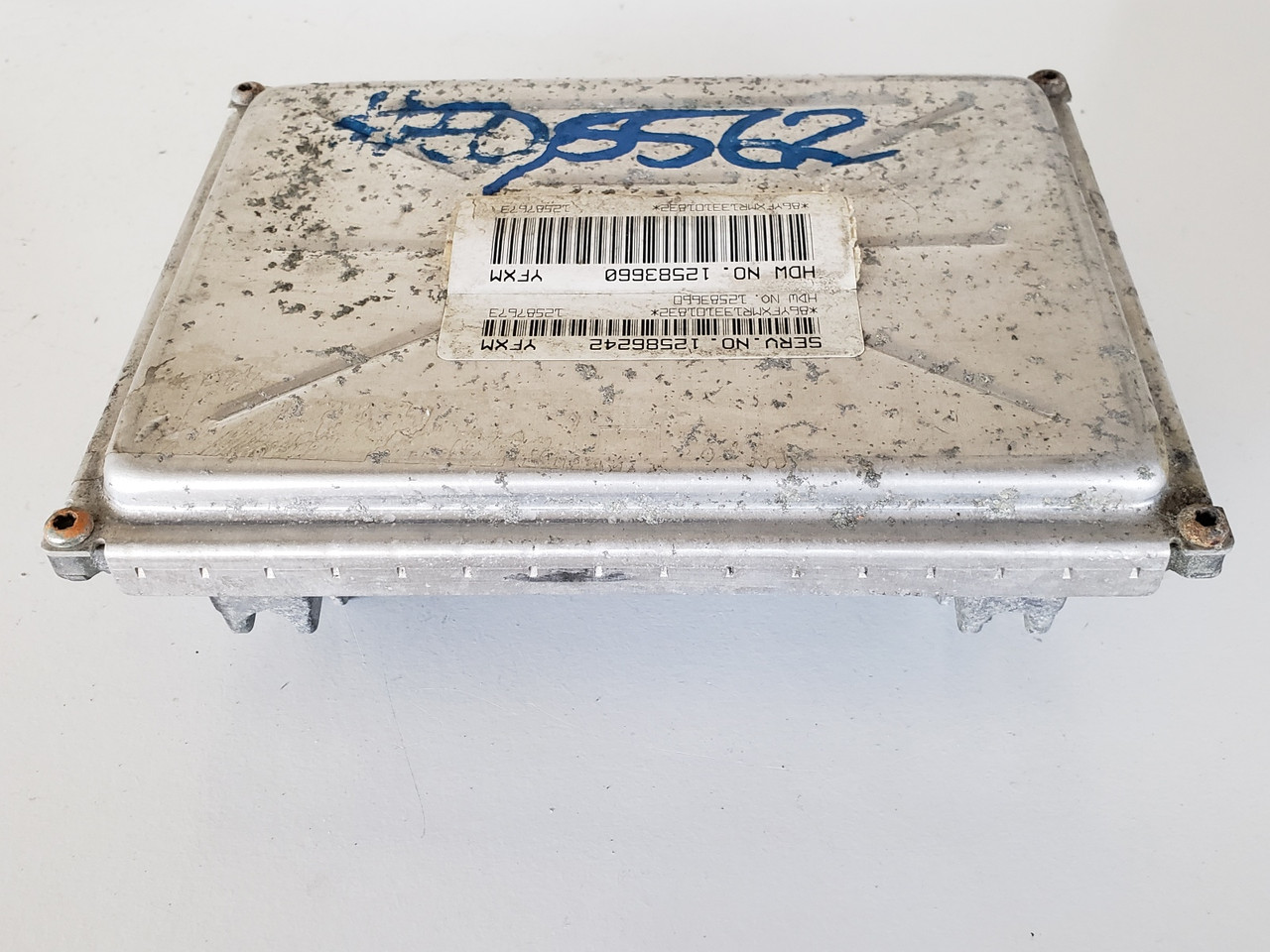 2004 Cadillac Escalade 12586242 Computer Brain Engine Control ECU ECM EBX Module