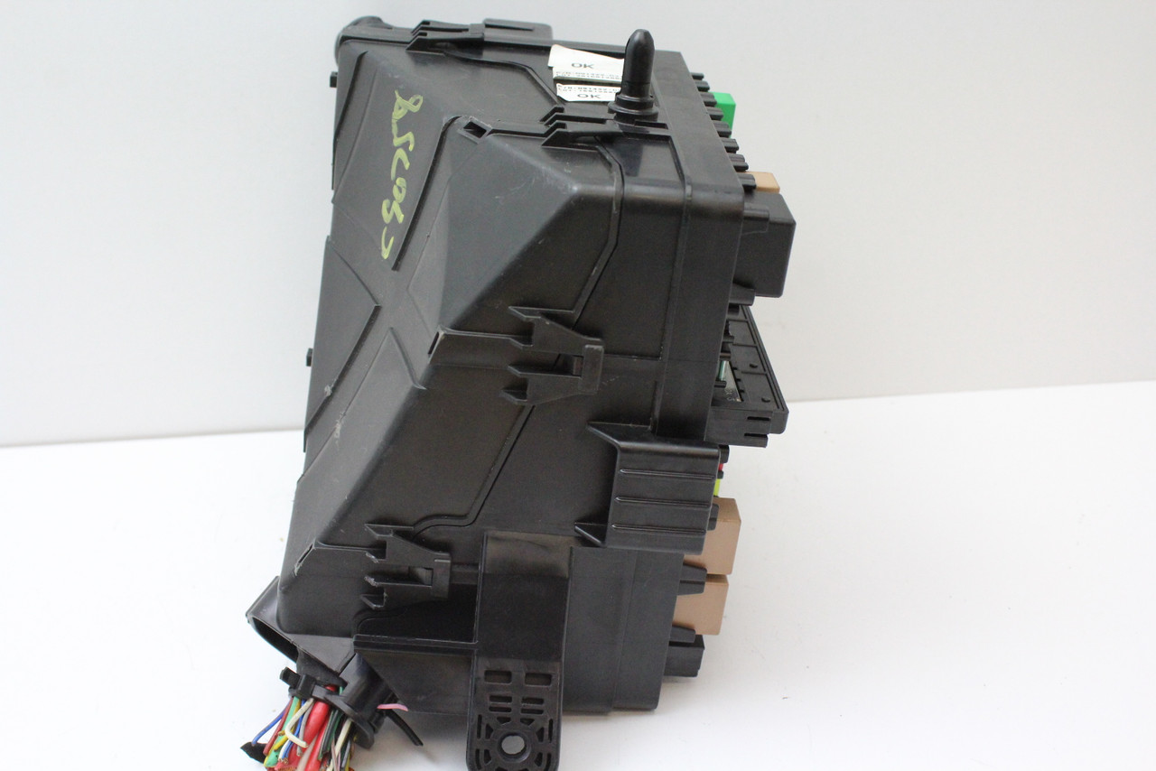 16 17 18 Hyundai Tucson 91950-D3230 Fusebox Fuse Box Relay Unit Module