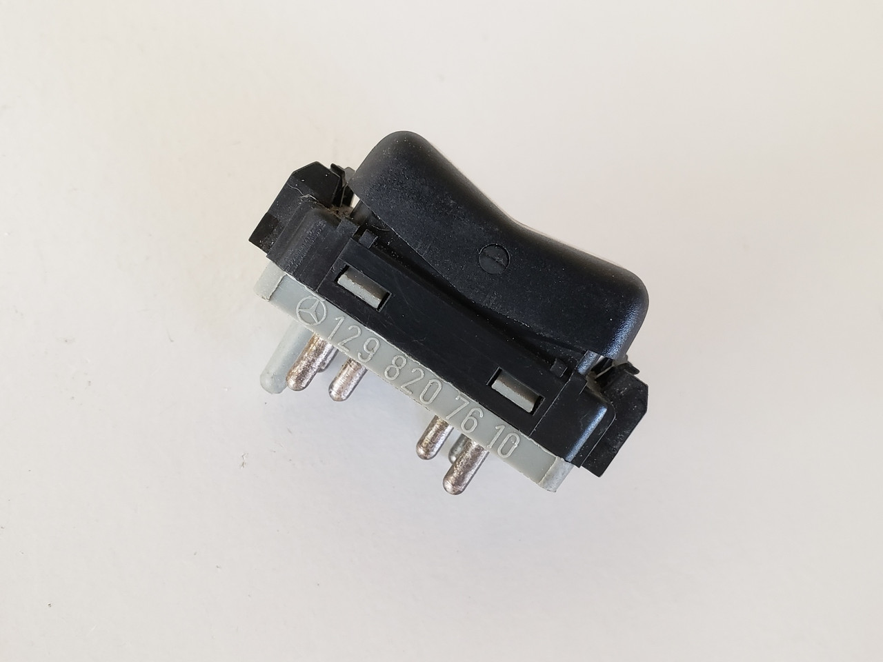 90-93 Mercedes Benz SL500 129 820 76 10 Heated Seat Switch OEM 90-93 Mercedes Benz SL500 129 820 76 10 Heated Seat Switch OEM