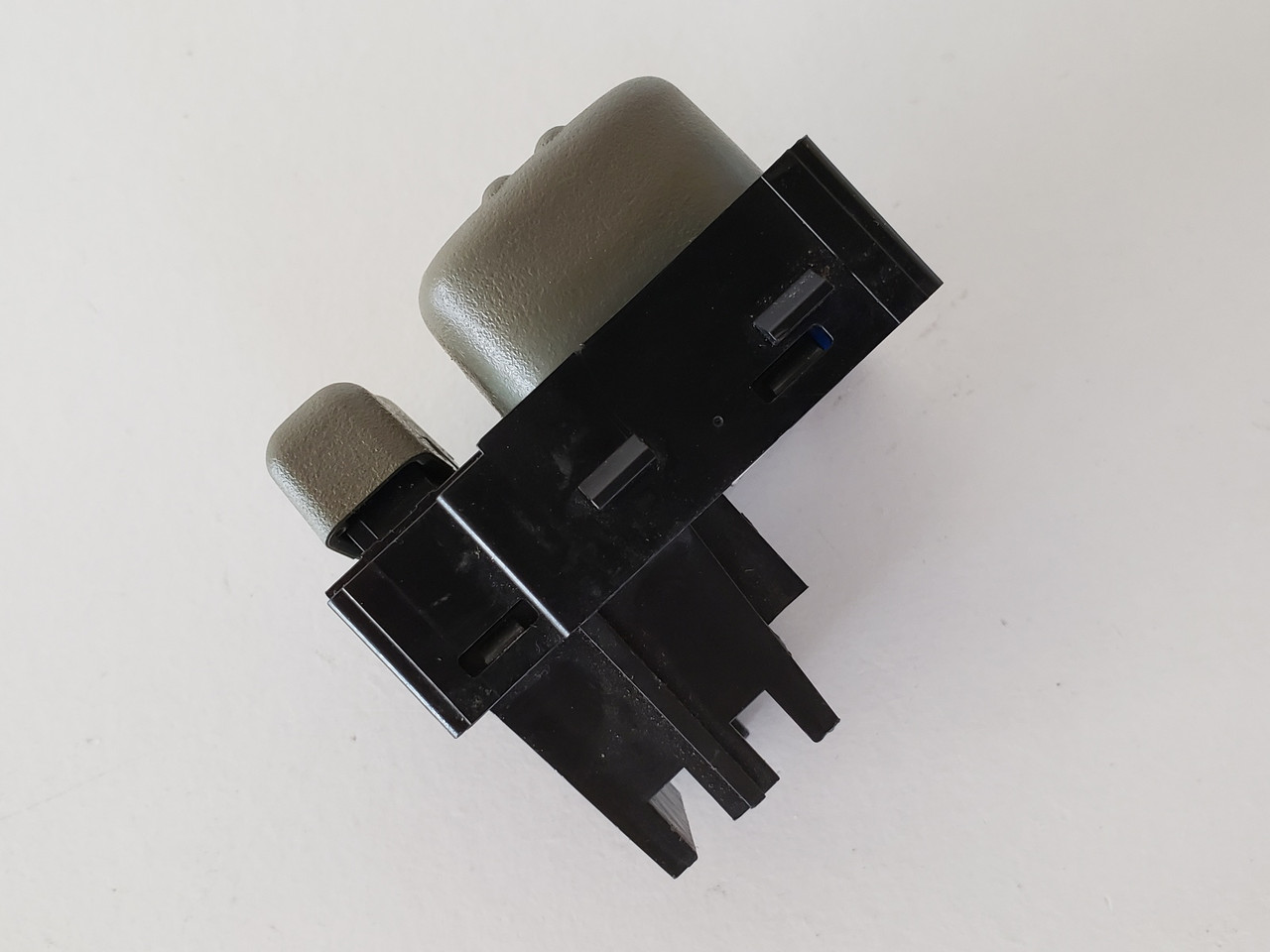 99-05 Chevy S-10 Blazer 15013100 Drivers Side Left Master Mirror Switch OEM