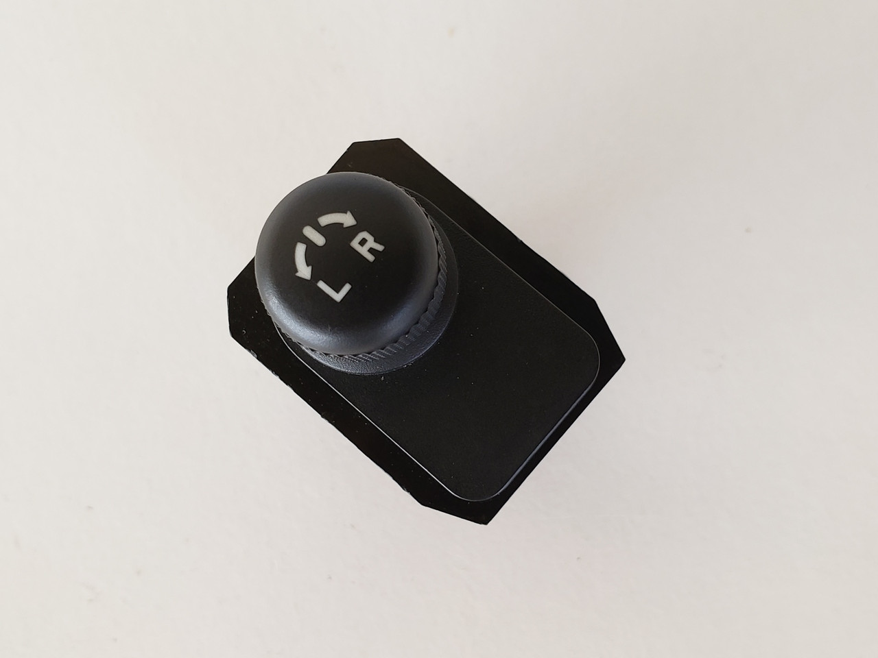 10-13 Suzuki Kizashi 3795057L00 Mirror Switch OEM 10-13 Suzuki Kizashi 3795057L00 Mirror Switch OEM