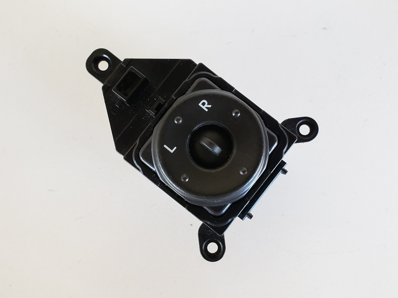 10-13 Kia Soul 93585-2K000 Drivers Side Left Mirror Switch OEM 10-13 Kia Soul 93585-2K000 Drivers Side Left Mirror Switch OEM