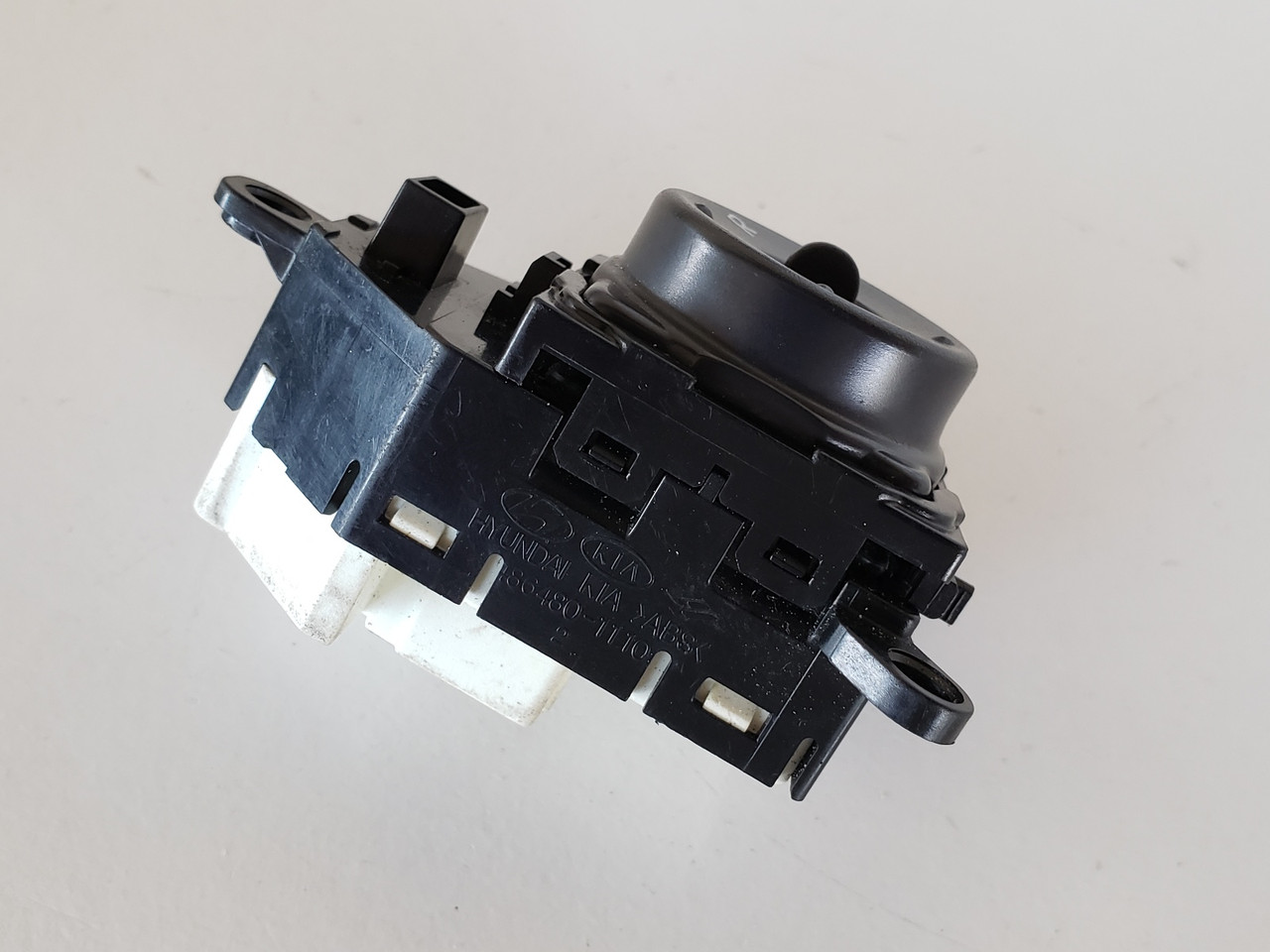 10-13 Kia Soul 93585-2K000 Drivers Side Left Mirror Switch OEM 10-13 Kia Soul 93585-2K000 Drivers Side Left Mirror Switch OEM