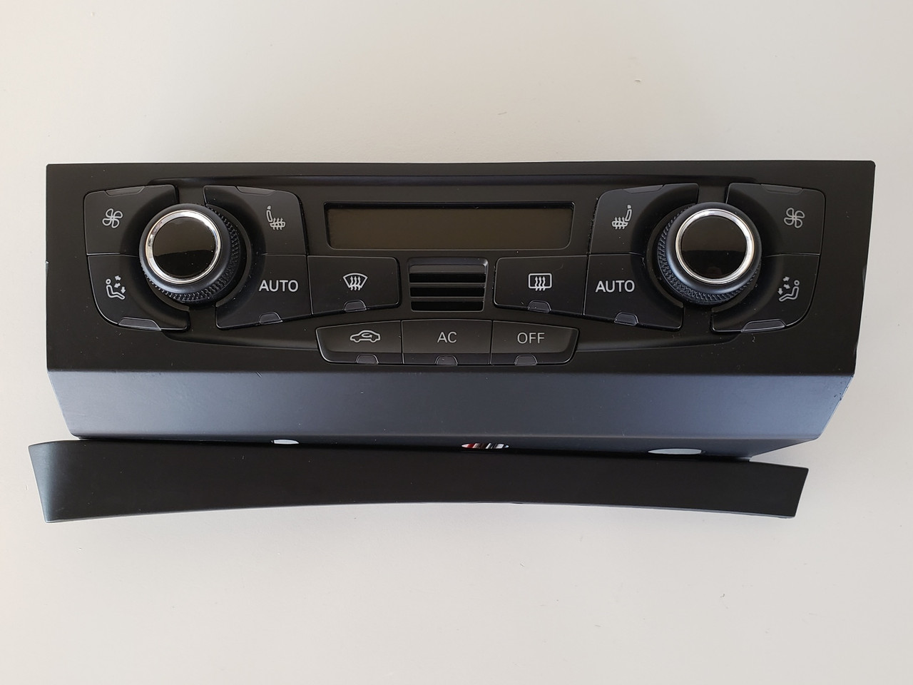 09-12 Audi Q5 8T1 820 043 AK Climate Control Panel Temperature Unit A/C Heater
