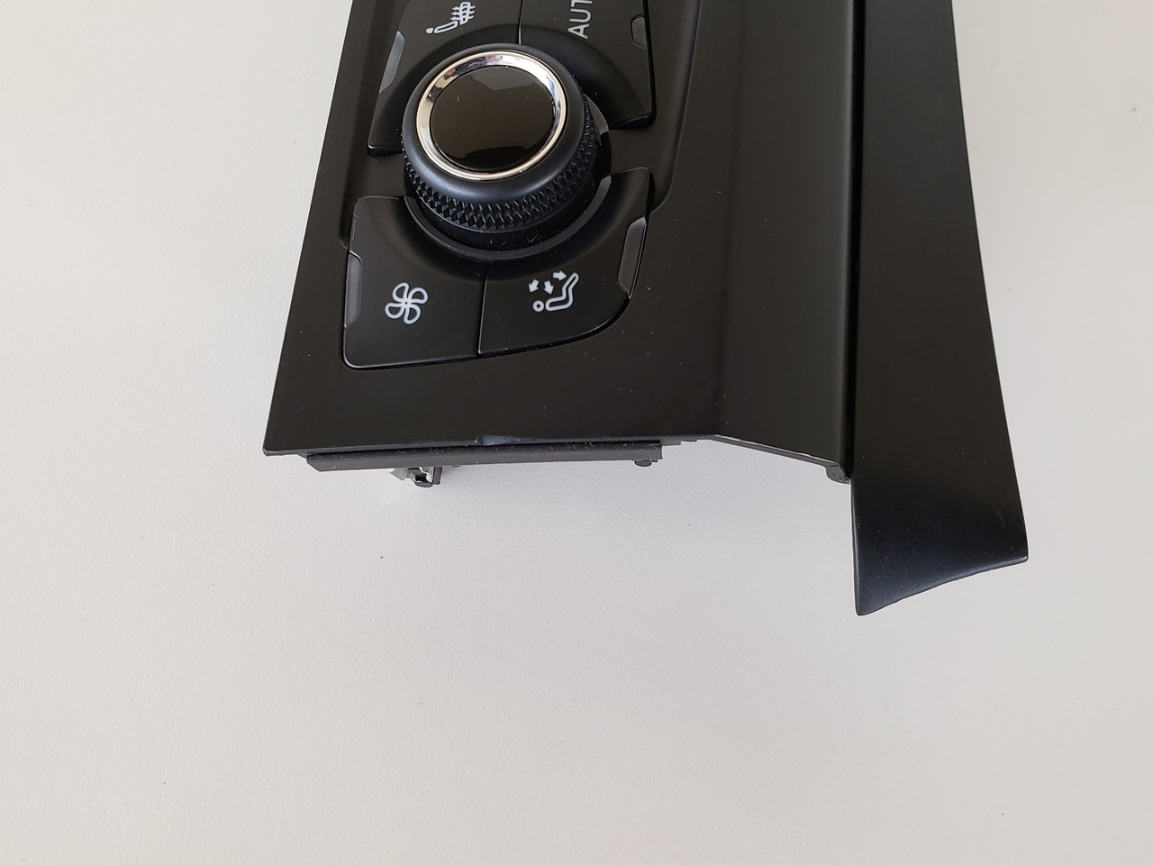 フェイクファー】 A/C パネルコントロールノブスイッチ 8T1820043AQ
