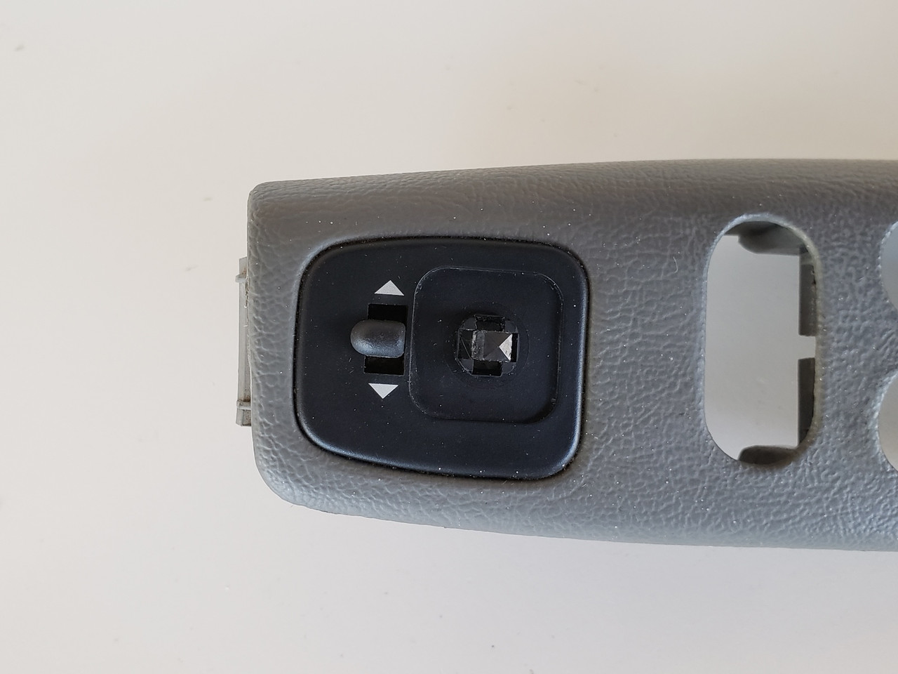 97-08 Ford E-150 Van 3C24-14B133-AAW Drivers Side Master Window Switch Bezel OEM 97-08 Ford E-150 Van 3C24-14B133-AAW Drivers Side Master Window Switch Bezel OEM