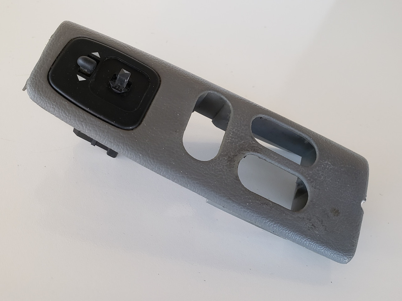 97-08 Ford E-150 Van 3C24-14B133-AAW Drivers Side Master Window Switch Bezel OEM 97-08 Ford E-150 Van 3C24-14B133-AAW Drivers Side Master Window Switch Bezel OEM