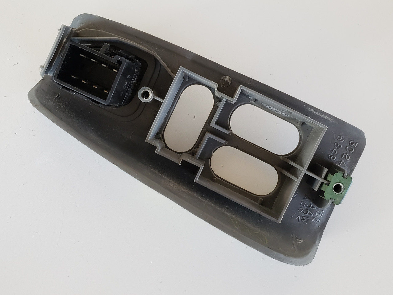 97-08 Ford E-150 Van 3C24-14B133-AAW Drivers Side Master Window Switch Bezel OEM 97-08 Ford E-150 Van 3C24-14B133-AAW Drivers Side Master Window Switch Bezel OEM