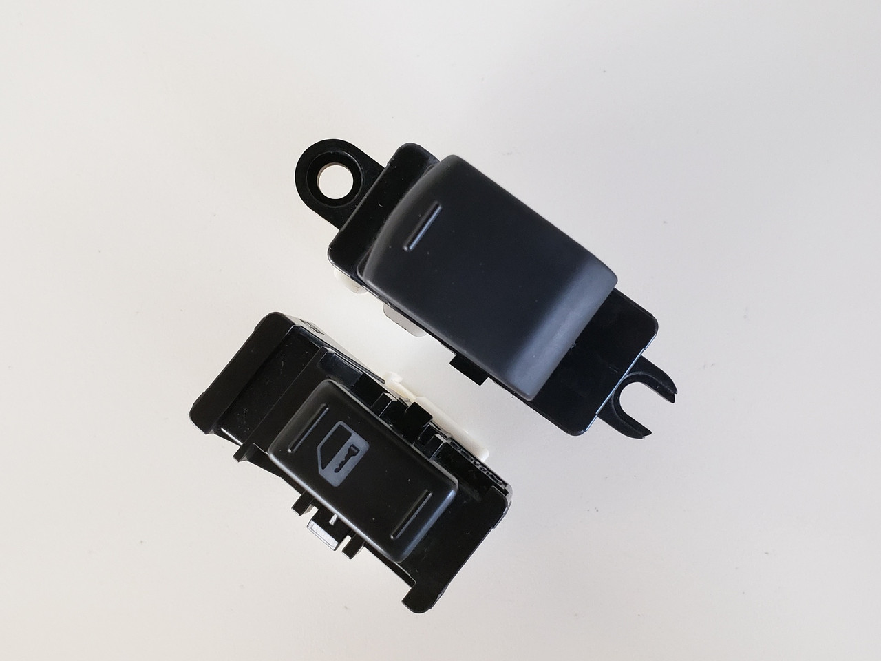 11-17 Jeep Compass 213213 Left & Right Rear Passenger Window Switch OEM 11-17 Jeep Compass 213213 Left & Right Rear Passenger Window Switch OEM