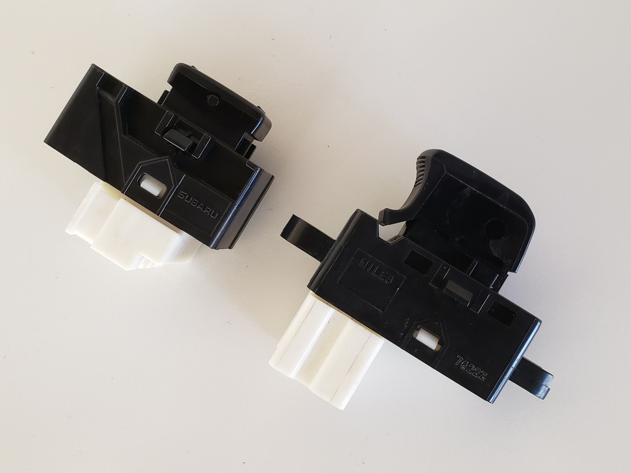 11-17 Jeep Compass 213213 Left & Right Rear Passenger Window Switch OEM 11-17 Jeep Compass 213213 Left & Right Rear Passenger Window Switch OEM