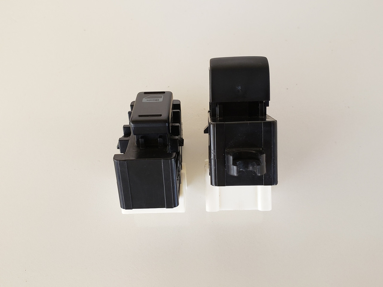 11-17 Jeep Compass 213213 Left & Right Rear Passenger Window Switch OEM 11-17 Jeep Compass 213213 Left & Right Rear Passenger Window Switch OEM