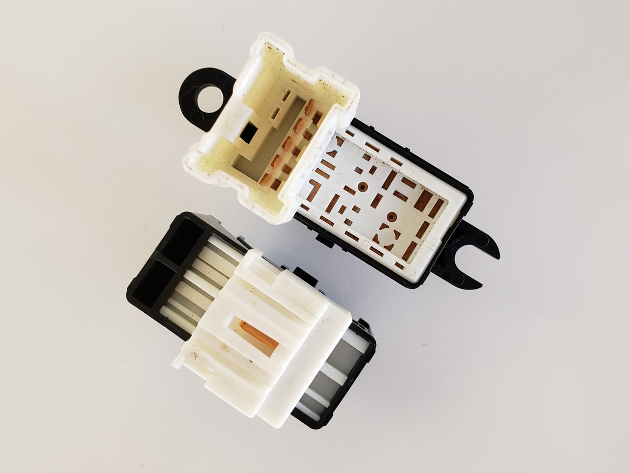 11-17 Jeep Compass 213213 Left & Right Rear Passenger Window Switch OEM 11-17 Jeep Compass 213213 Left & Right Rear Passenger Window Switch OEM