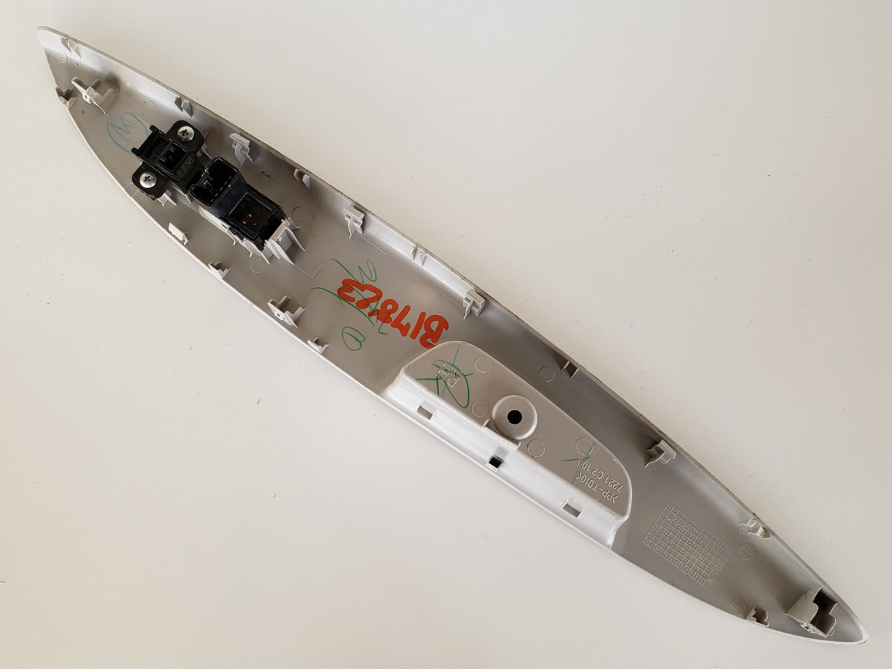 17-20 Mitsubishi Mirage 8608A320 Right Front Passenger Window