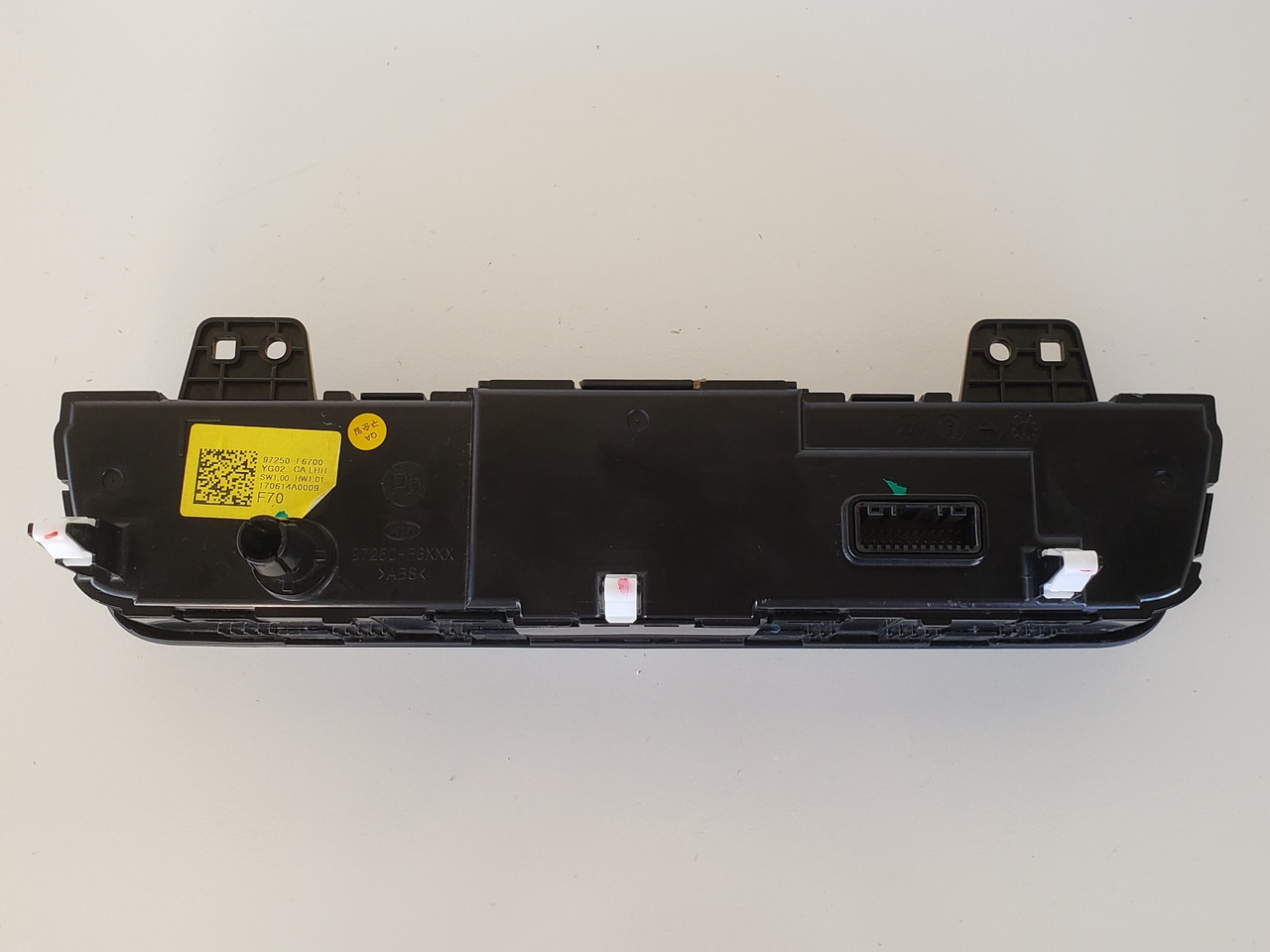 17-19 Kia Cadenza 97250-F6700 Climate Control Panel Temperature Unit A/C Heater 17-19 Kia Cadenza 97250-F6700 Climate Control Panel Temperature Unit A/C Heater