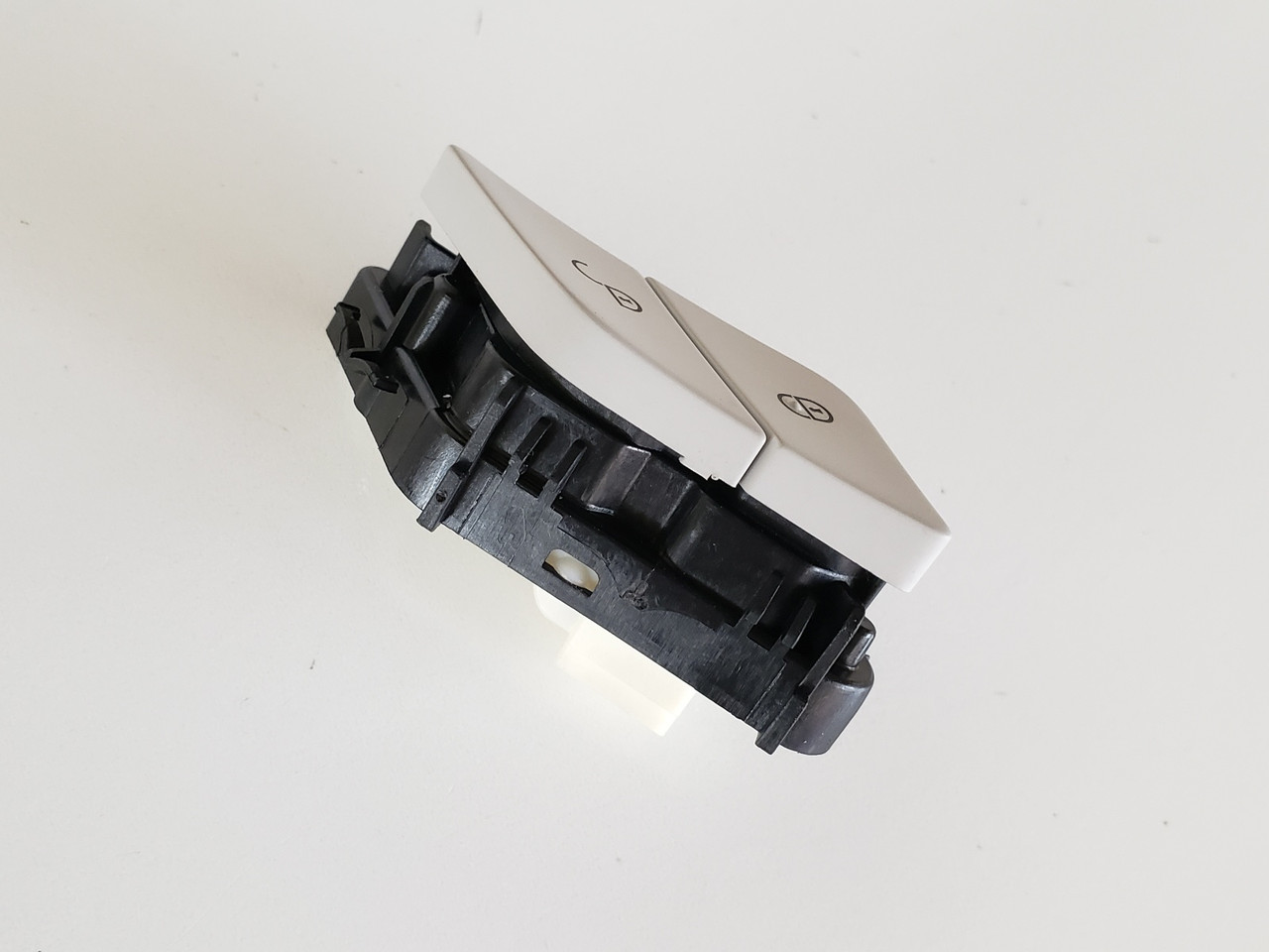 15-16 Mercedes Benz C300 A 205 905 52 51 Door Lock Switch OEM