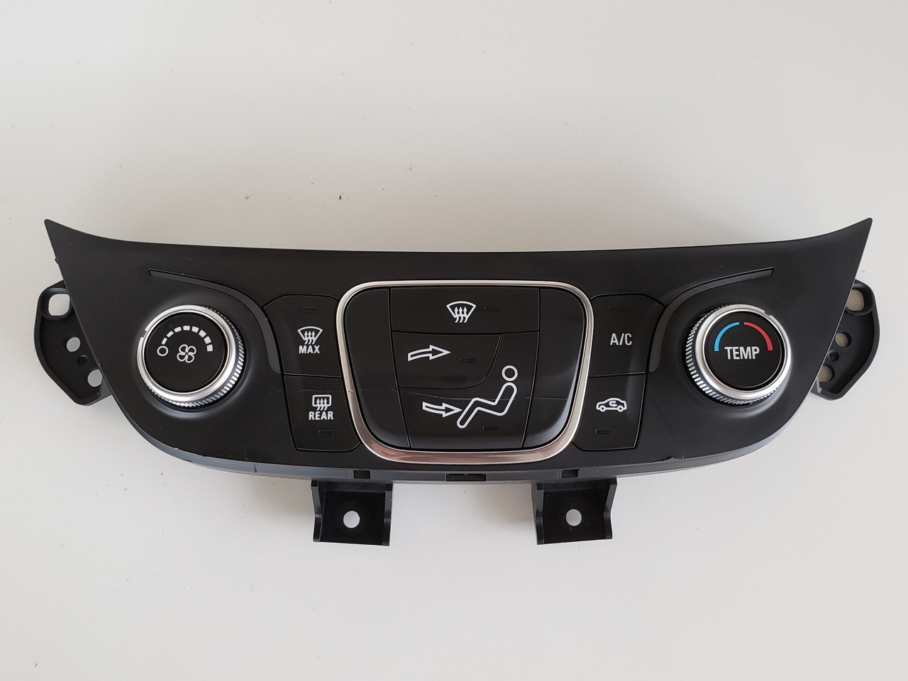 19 Chevy Equinox 84422503 Climate Control Panel Temperature Unit A/C Heater 19 Chevy Equinox 84422503 Climate Control Panel Temperature Unit A/C Heater
