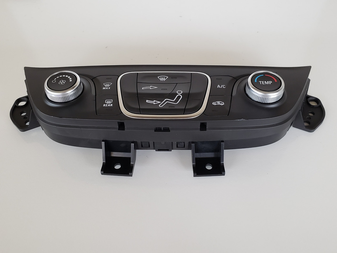 19 Chevy Equinox 84422503 Climate Control Panel Temperature Unit A/C Heater 19 Chevy Equinox 84422503 Climate Control Panel Temperature Unit A/C Heater