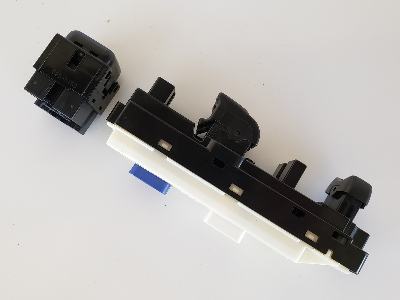 04-12 Gmc Canyon 8257797660 Drivers Side Left Master Window & Mirror Switch OEM