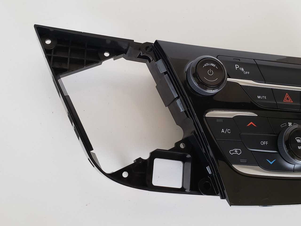 17-18 Pacifica P6EV241X8AA Audio Climate Control Panel Temp Unit A/C Heater 17-18 Pacifica P6EV241X8AA Audio Climate Control Panel Temp Unit A/C Heater
