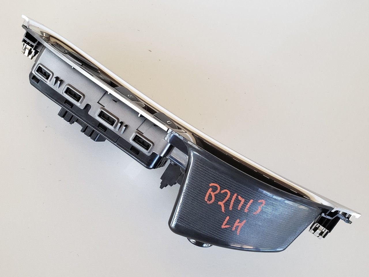 16-19 Chevy Malibu 84139693 Drivers Side Left Master Window Switch