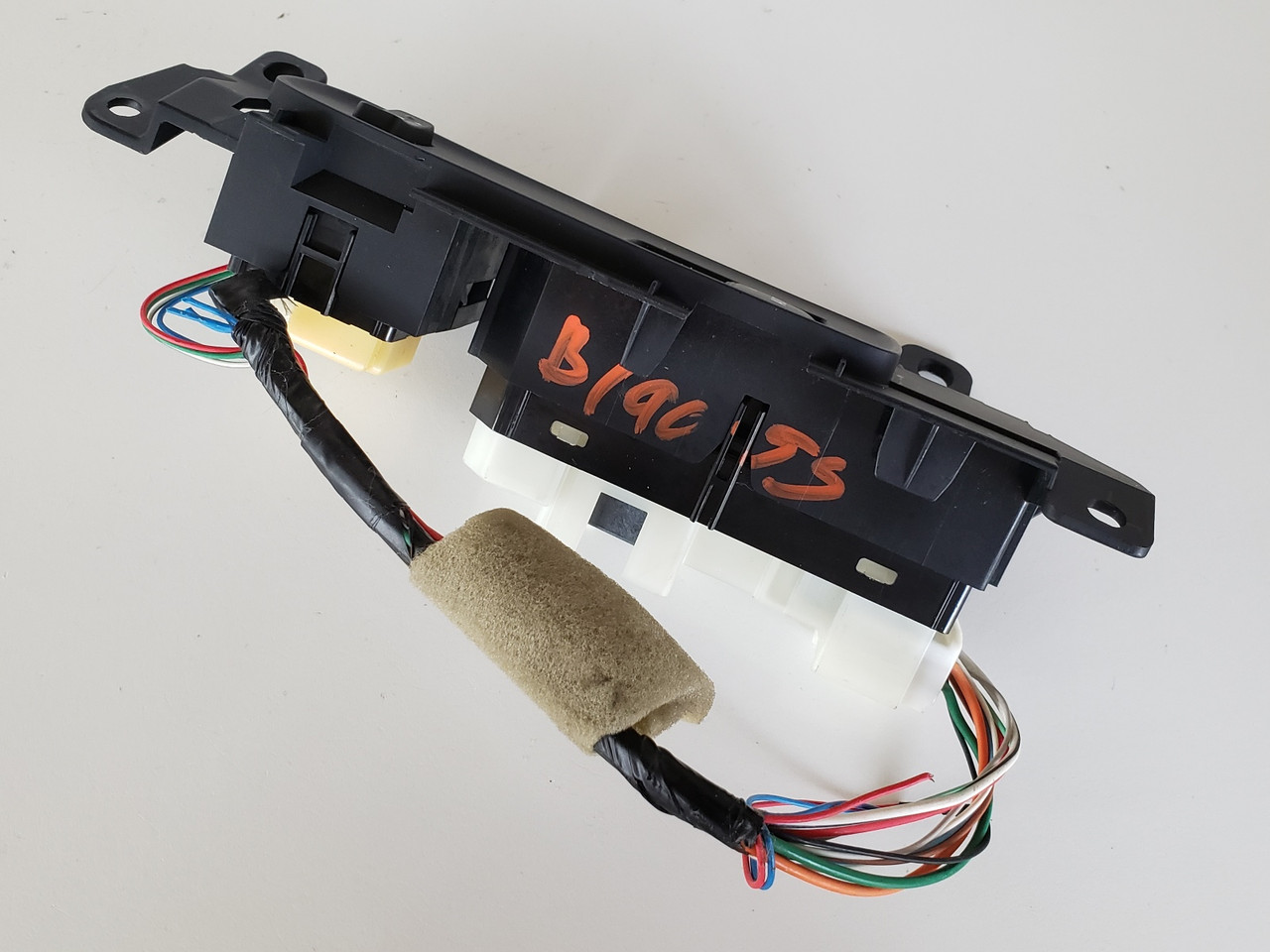 06-07 Lexus GS300 GS350 84030-30100 Right Front Passenger Window Switch OEM 06-07 Lexus GS300 GS350 84030-30100 Right Front Passenger Window Switch OEM