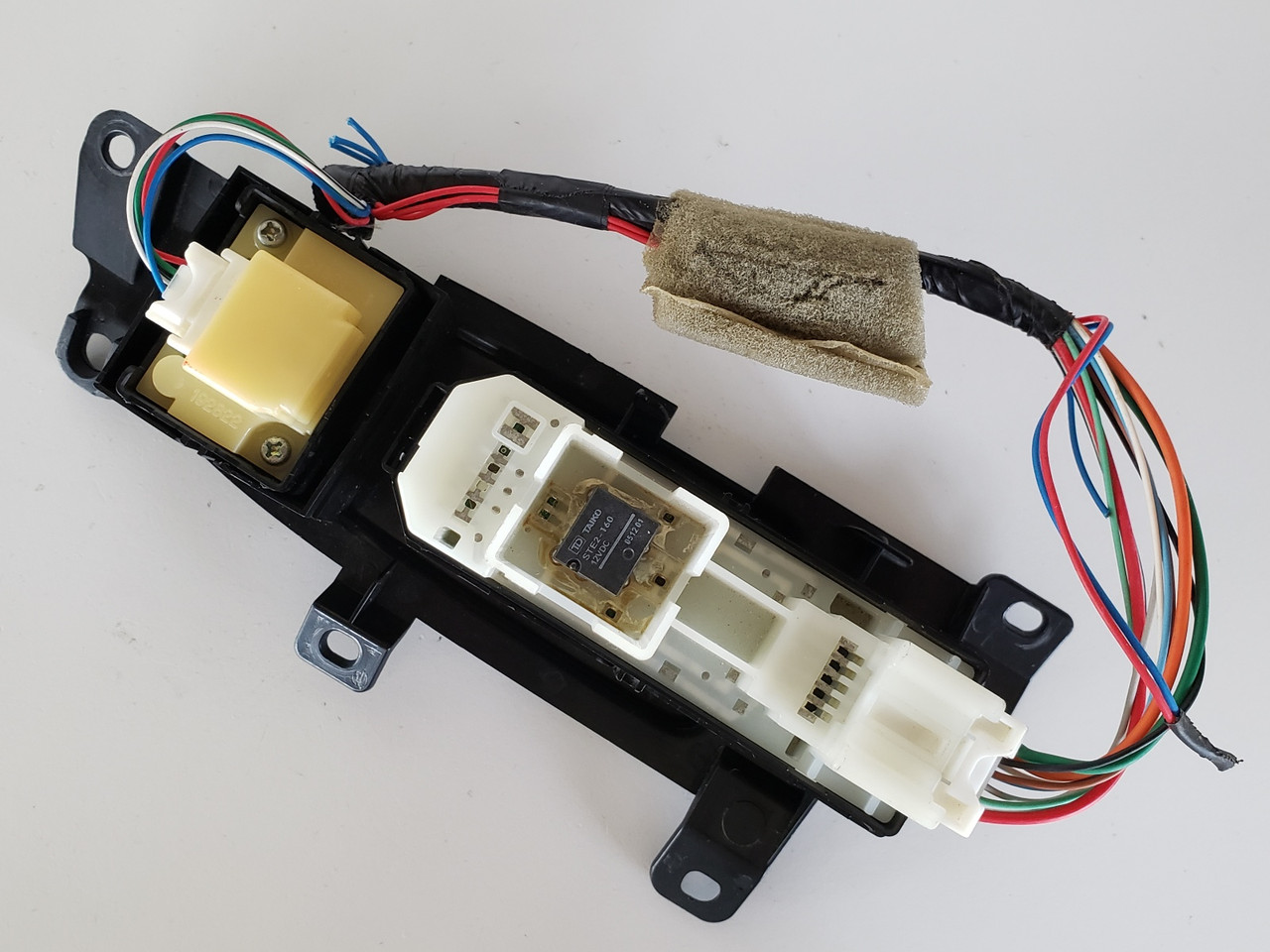 06-07 Lexus GS300 GS350 84030-30100 Right Front Passenger Window Switch OEM 06-07 Lexus GS300 GS350 84030-30100 Right Front Passenger Window Switch OEM