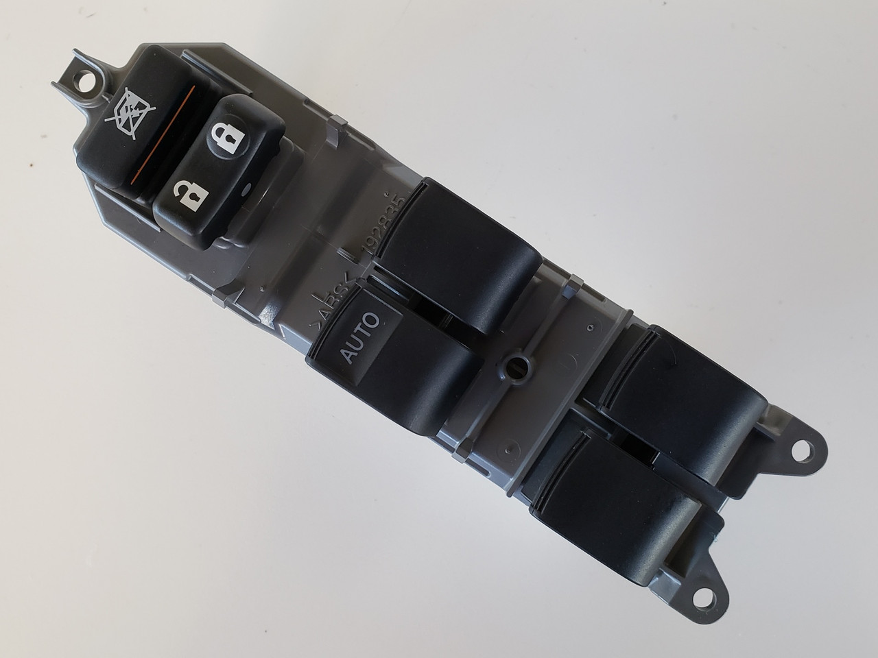 15-18 Toyota Prius C 84820-33251 Drivers Side Left Master Window