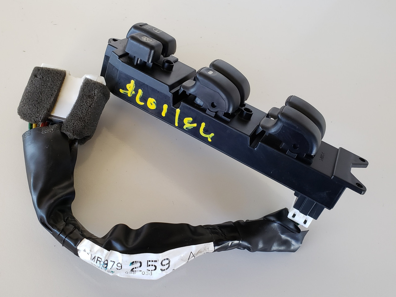 03-06 Mitsubishi Outlander MR587229 Drivers Side Left Master