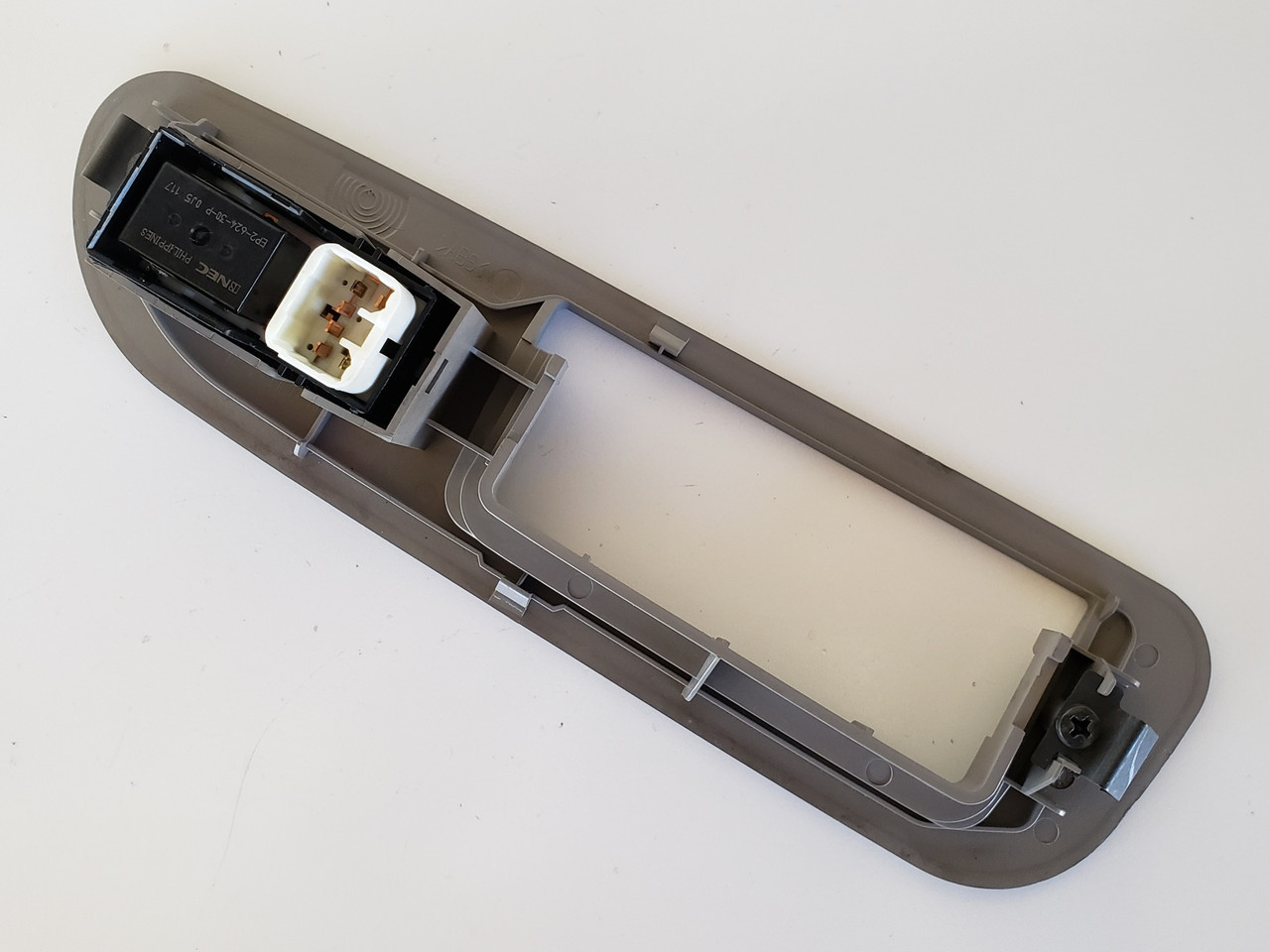 01-07 Toyota Sequoia 74272-0C010 Left Rear Rear Passenger Window Switch OEM