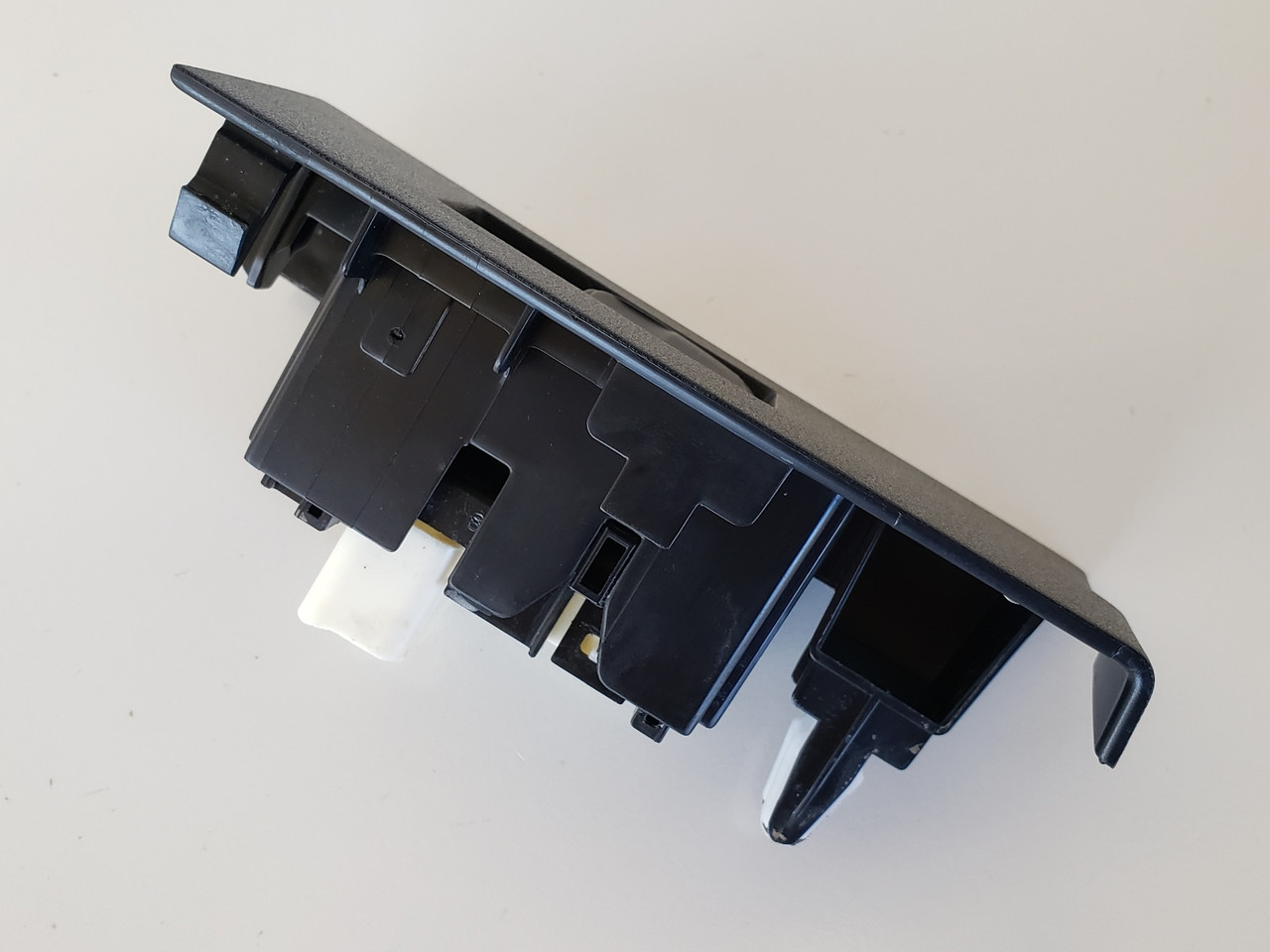 16 Toyota Corolla 74272-02660 Left Rear Passenger Window Switch OEM 16 Toyota Corolla 74272-02660 Left Rear Passenger Window Switch OEM