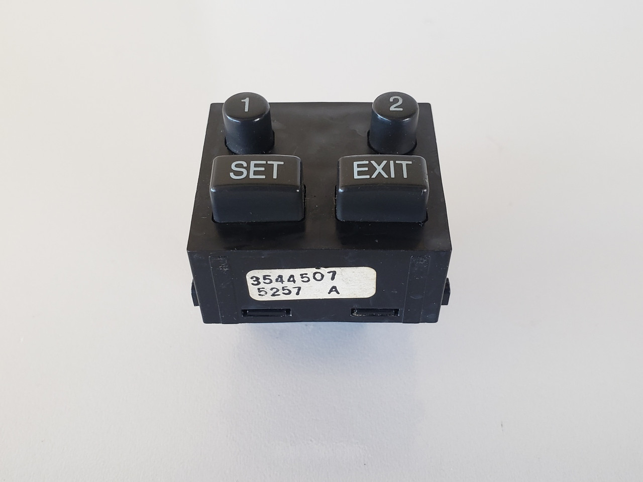 97-99 Cadillac Deville 3544507 Seat Memory Control Switch OEM 97-99 Cadillac Deville 3544507 Seat Memory Control Switch OEM