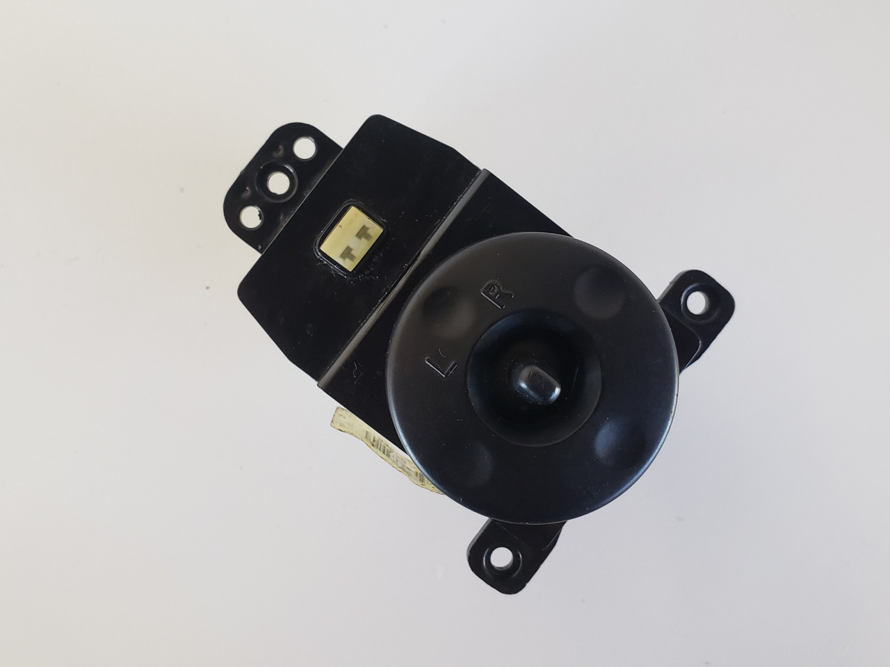 06-11 Hyundai Accent 93530-1E100 Drivers Side Left Master Mirror Switch OEM