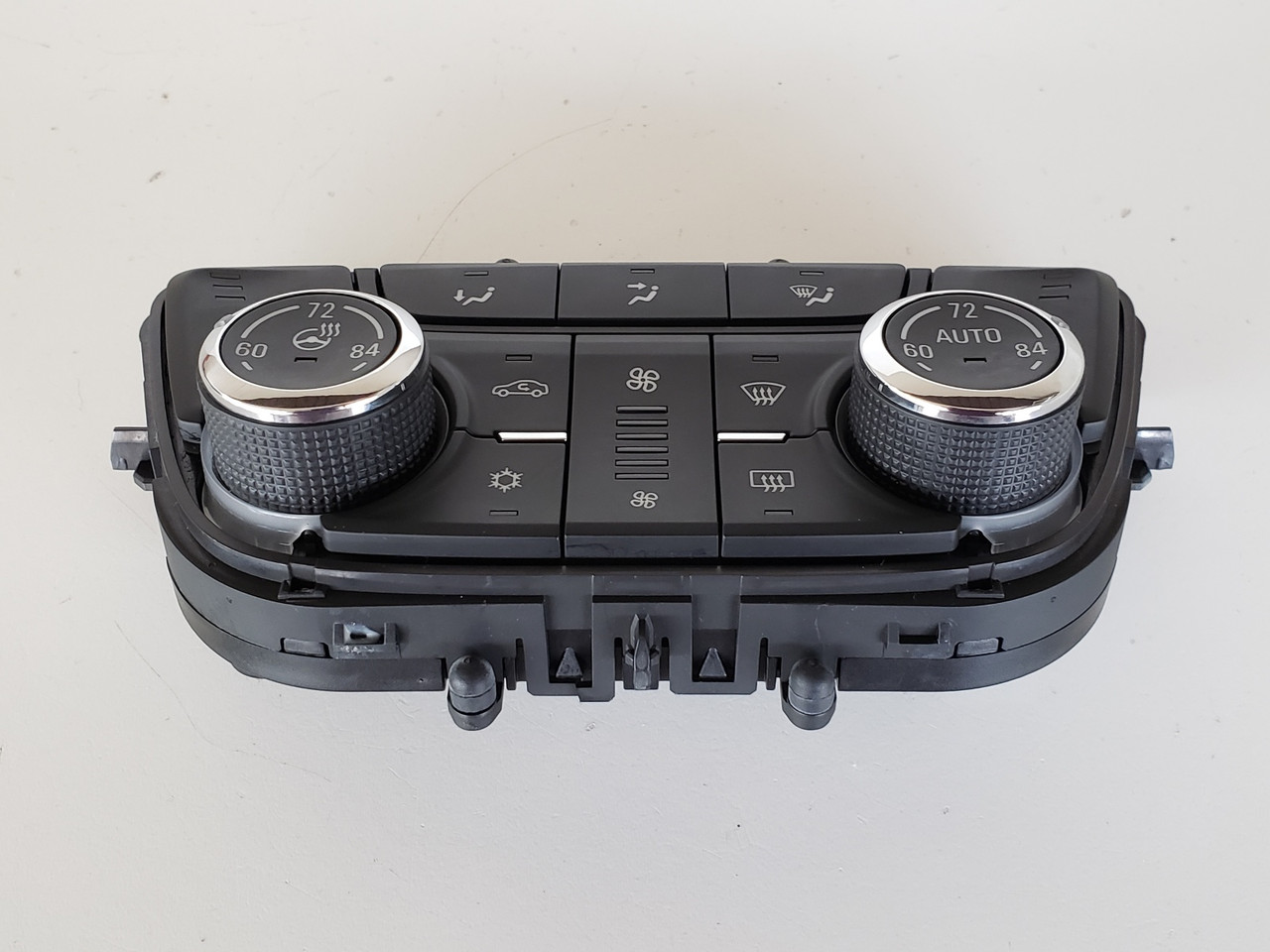 17-19 Buick Encore 39082867 Climate Control Panel Temperature Unit A/C Heater