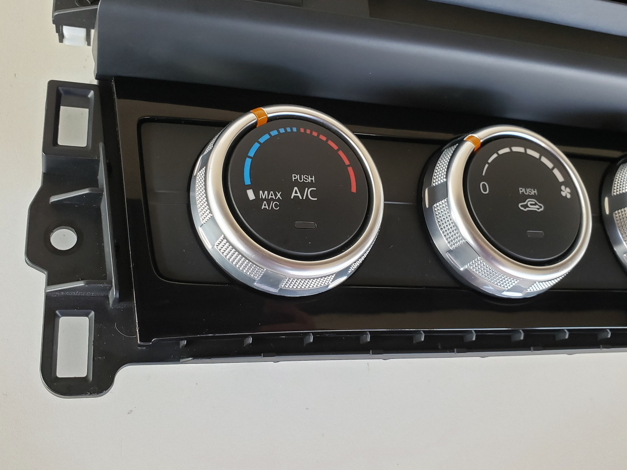 16 Mazda 6 GMN3 61 190A Climate Control Panel Temperature Unit A/C