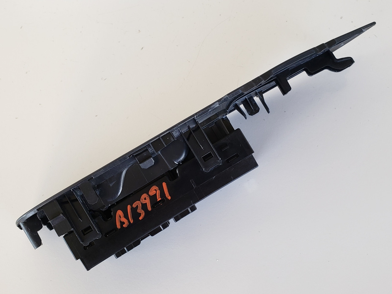 17-20 Nissan Rogue Sport 25401 GMA0C Drivers Side Left Master Window Switch OEM 17-20 Nissan Rogue Sport 25401 GMA0C Drivers Side Left Master Window Switch OEM