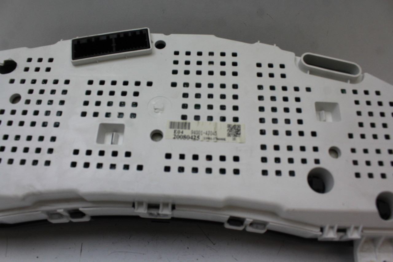 08-10 Hyundai Entourage 94001-4J045 Speedometer Instrument Cluster Gauges 50K