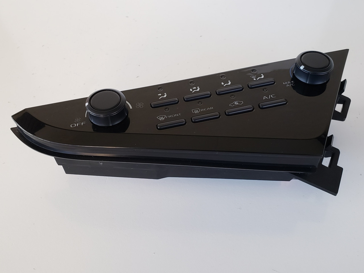 18-19 Camry 55900-33L00-B Climate Control Panel Temperature Unit A/C Heater 18-19 Camry 55900-33L00-B Climate Control Panel Temperature Unit A/C Heater