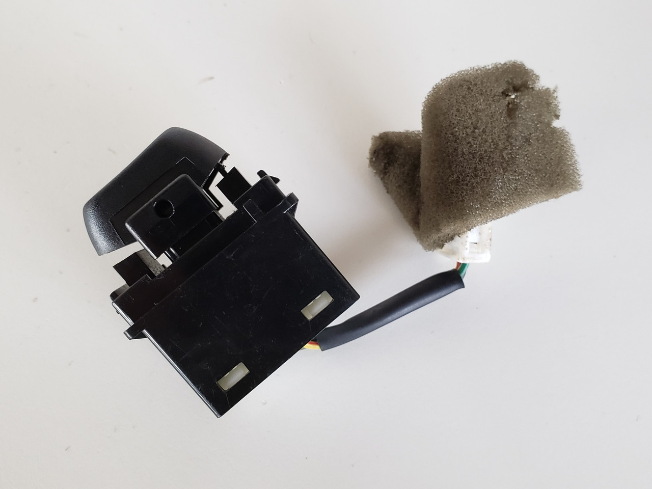 05-08 Suzuki Forenza Door Lock Switch OEM