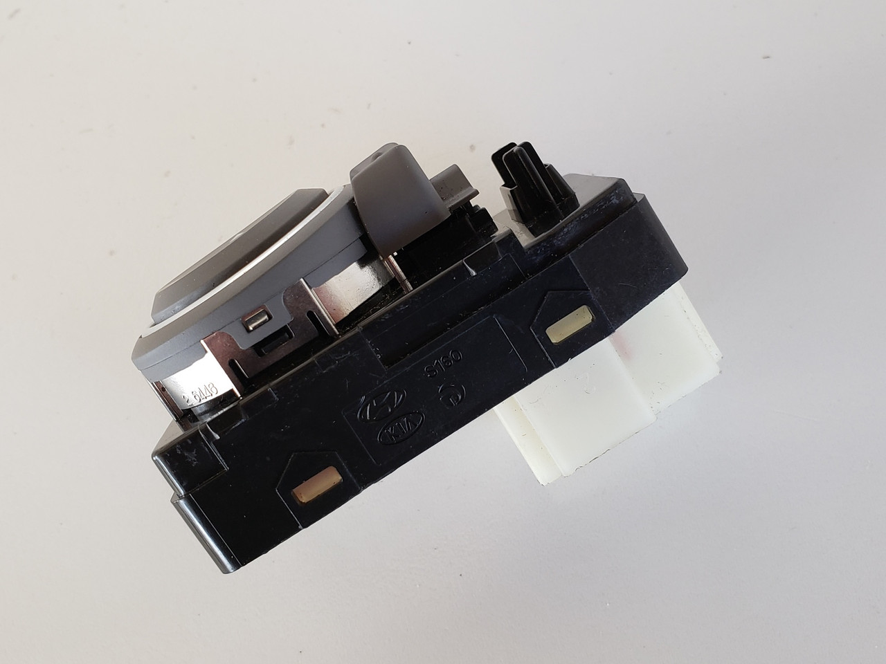 11-13 Hyundai Sonata 202006586 Drivers Side Left Master Mirror Switch OEM