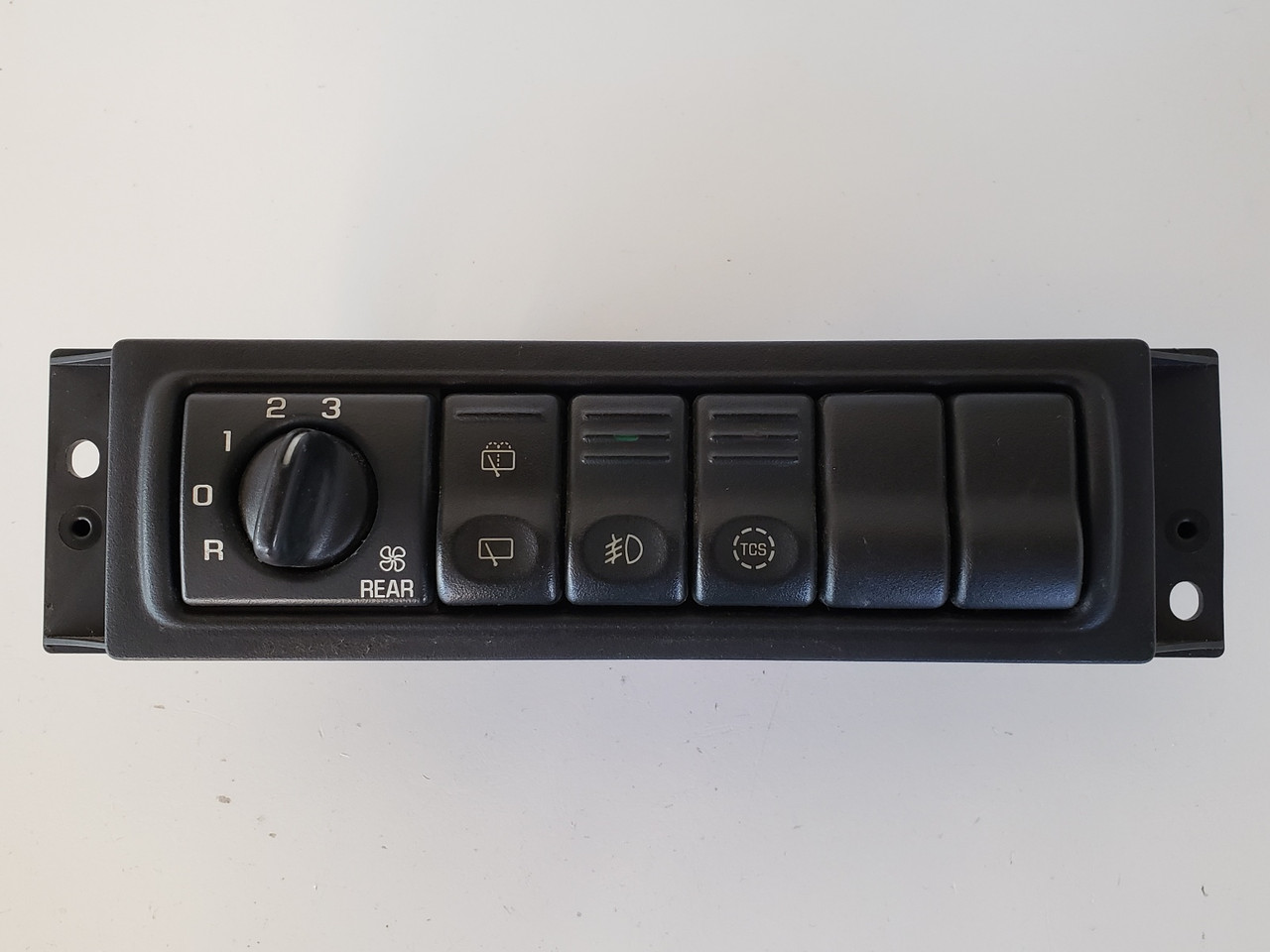 97-99 Oldsmobile Olds Silhouette 10252248 Climate TCS Windshield Dash Switches 97-99 Oldsmobile Olds Silhouette 10252248 Climate TCS Windshield Dash Switches