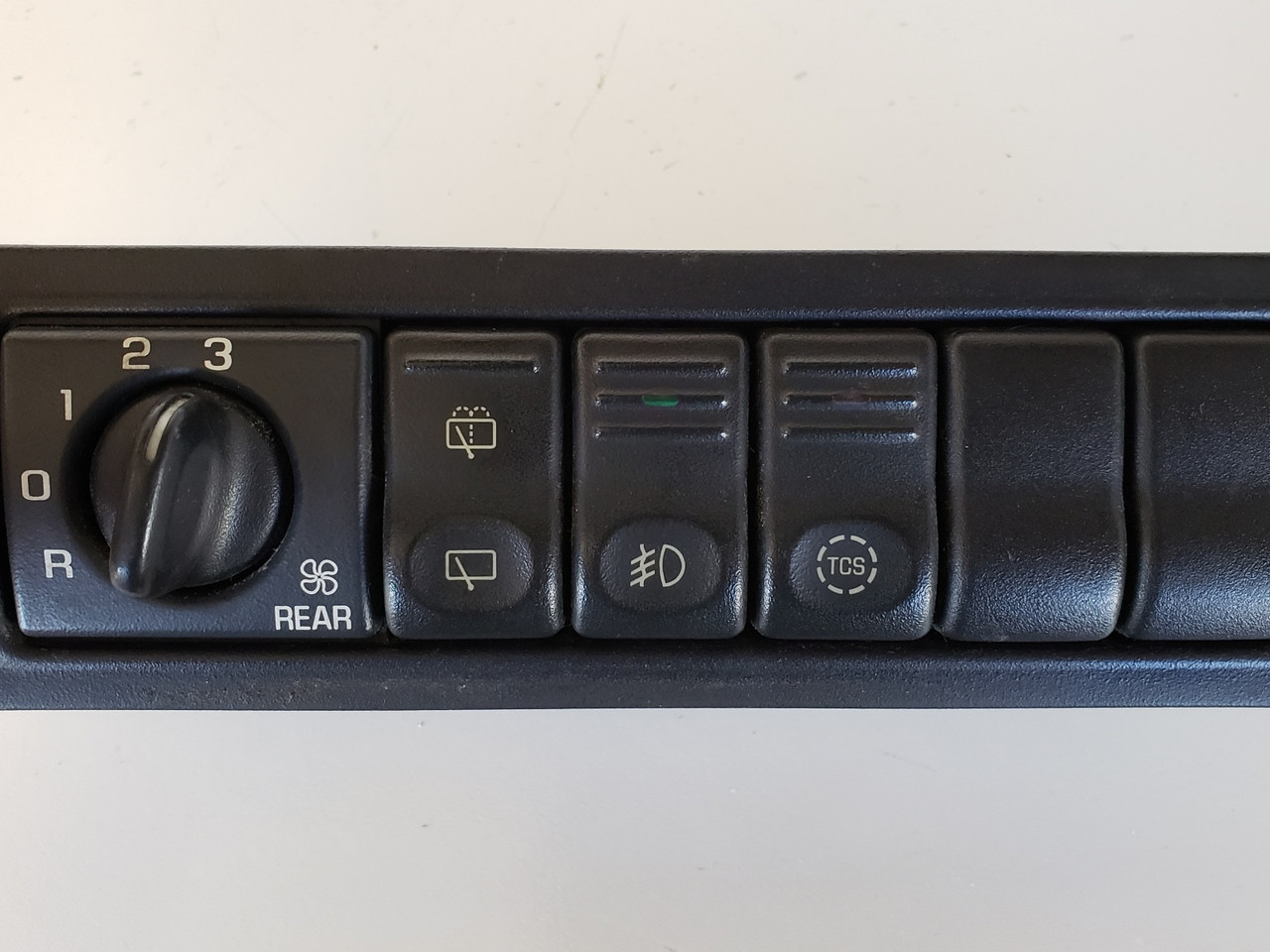 97-99 Oldsmobile Olds Silhouette 10252248 Climate TCS Windshield Dash Switches 97-99 Oldsmobile Olds Silhouette 10252248 Climate TCS Windshield Dash Switches