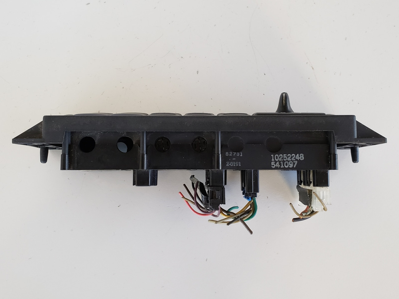 97-99 Oldsmobile Olds Silhouette 10252248 Climate TCS Windshield Dash Switches 97-99 Oldsmobile Olds Silhouette 10252248 Climate TCS Windshield Dash Switches